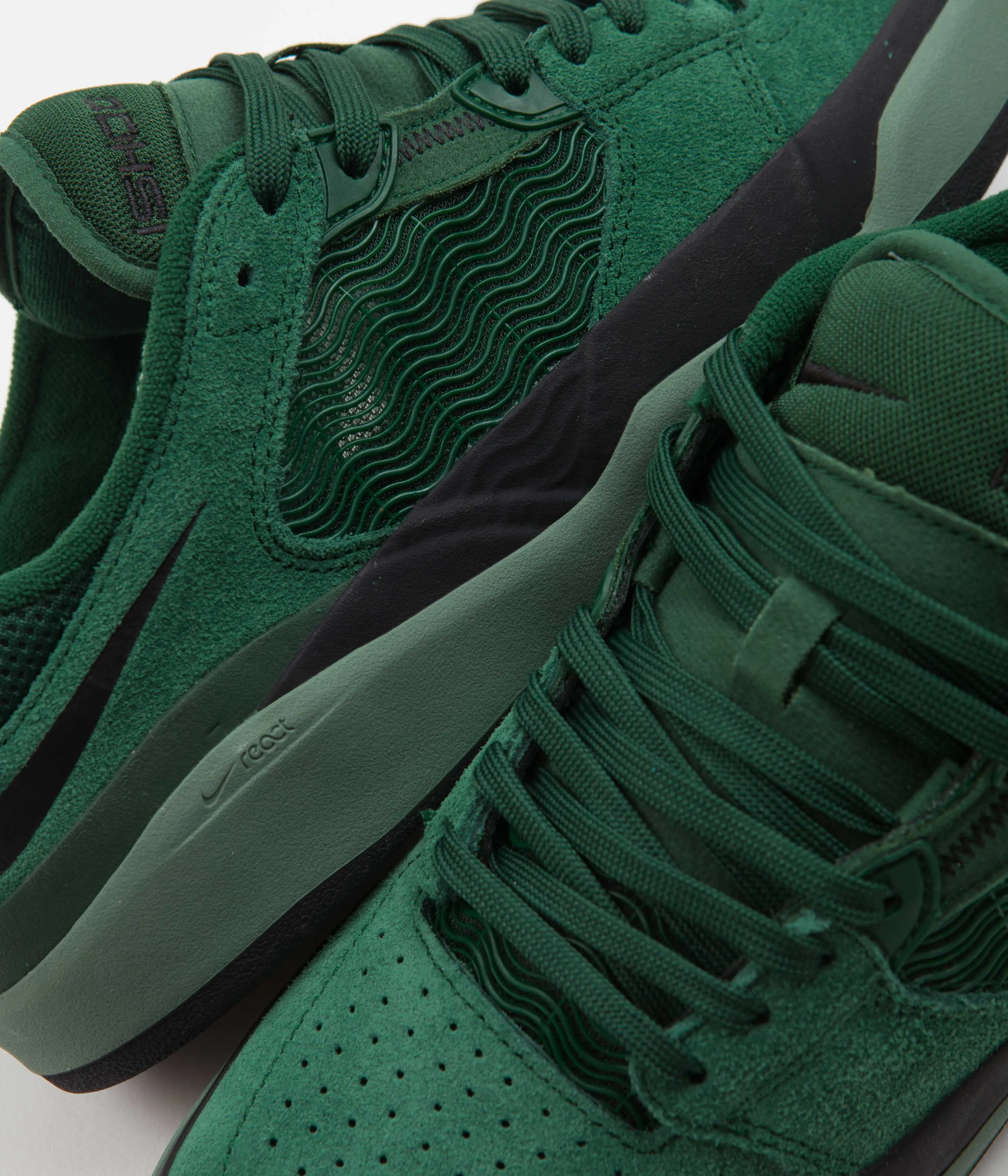 Nike SB Ishod Shoes - Gorge Green / Black - Dutch Green - Black