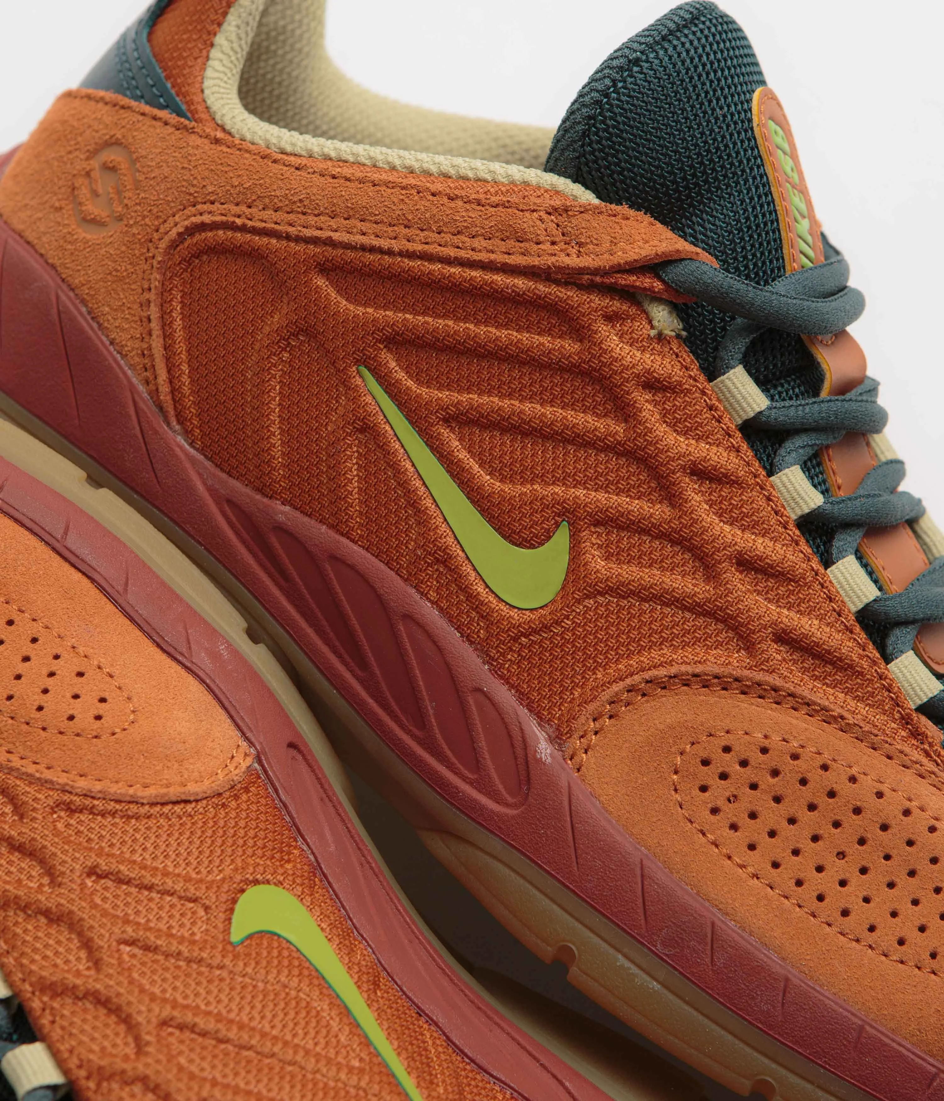 Nike SB Vertebrae TE Shoes - Dark Russet / Pear - Desert Orange