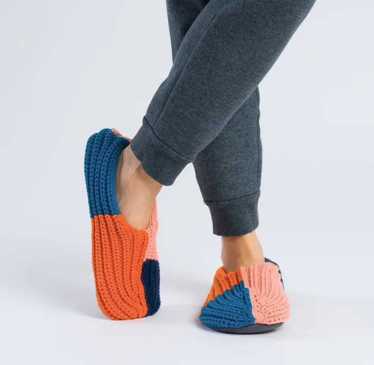 Quattro Knit Slippers: Fireside